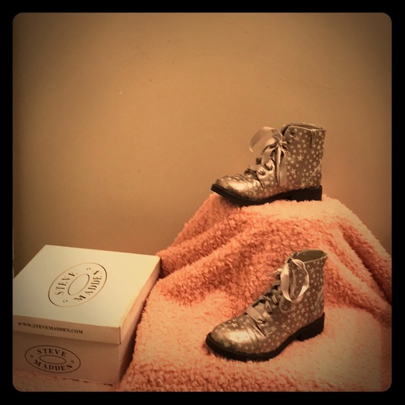 Girl Ankle boots worn Once - Picture 1 of 1